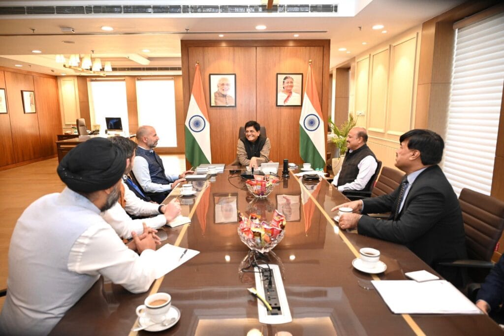 Uber Ceo Dara Khosrowshahi with Govt of India officials.