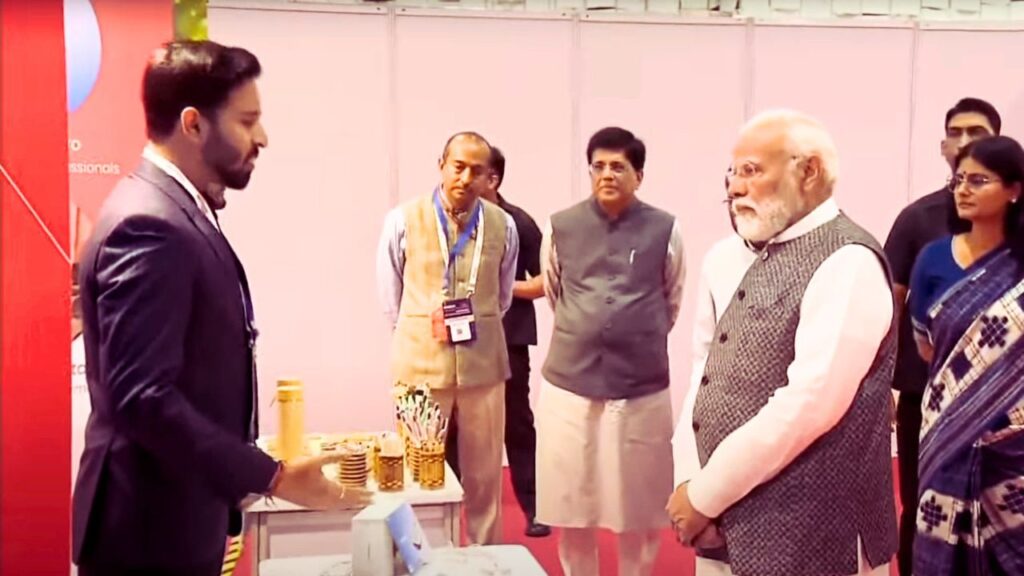 PM Modi interacting with new entrepreneur in Startup Mahakumbh event New Delhi.